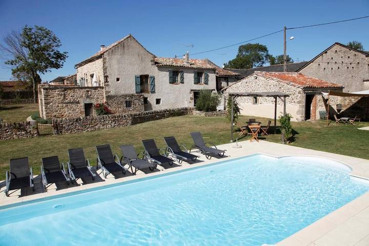 Location de vacances pour 10 personnes, avec Balcon et Jacuzzi ainsi que Terrasse et Jardin à Lacapelle-Ségalar - 3
