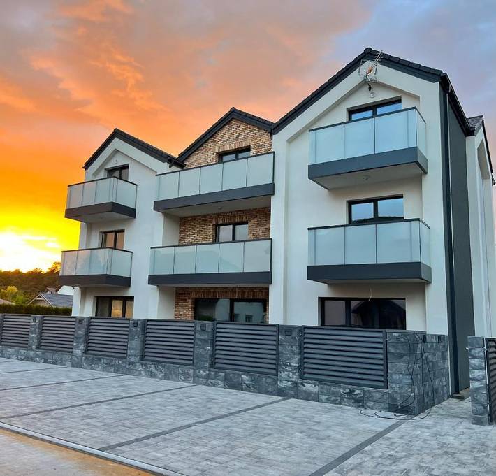Apartament wakacyjny dla 2 osób, z ogród i balkon w Dębki