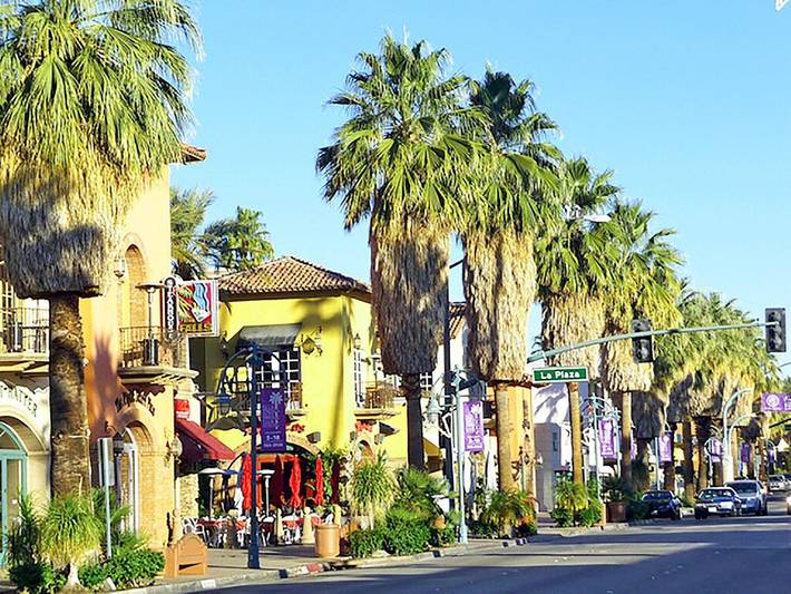 Villa for 2 people, with garden and hot tub as well as pool in Palm Springs