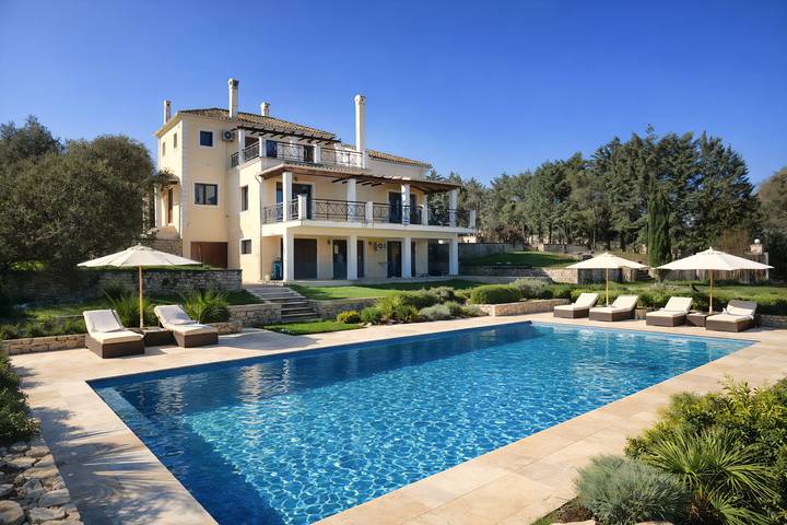 Διαμερίσματα διακοπών για 10 άτομα, με μπανιέρα υδρομασάζ και κήπο στη Ρόδα