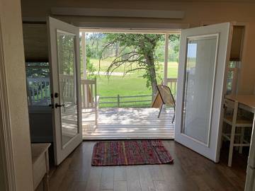 Log Cabin for 4 Guests in Mount Rushmore, South Dakota, Picture 1