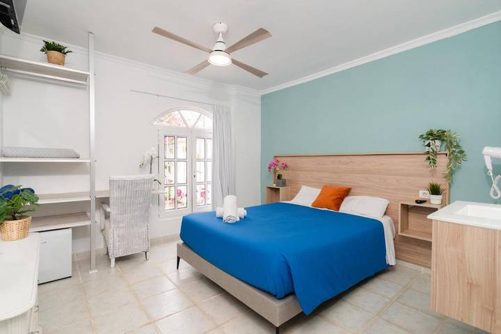 Maison d’hôte pour 2 personnes, avec jardin et terrasse ainsi que vue et piscine à Arona - 2