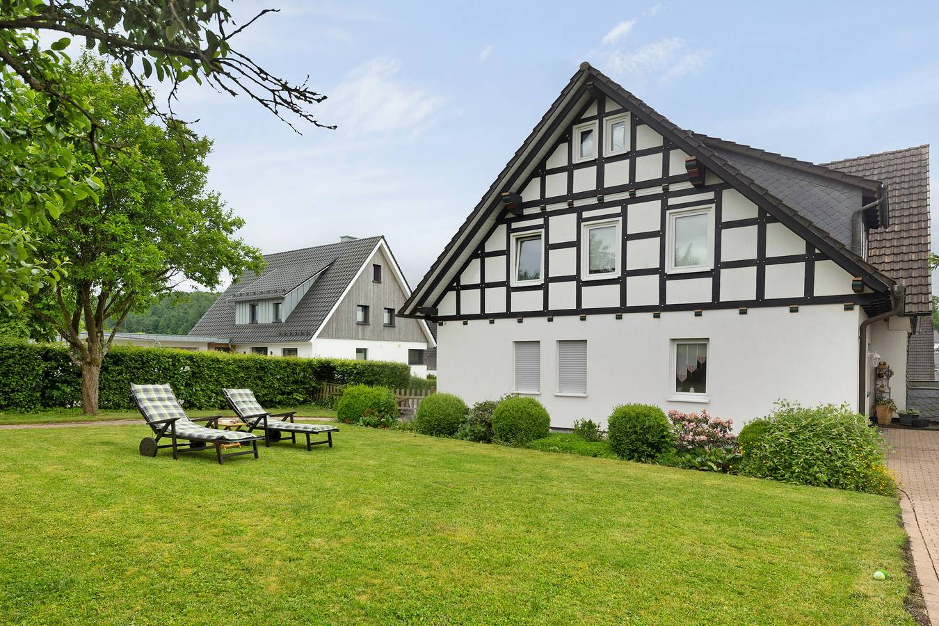 Ganze Wohnung, Ferienwohnung 'Blumenau' mit privater Terrasse, privatem Garten und Wi-Fi in Schmallenberg, Hochsauerlandkreis
