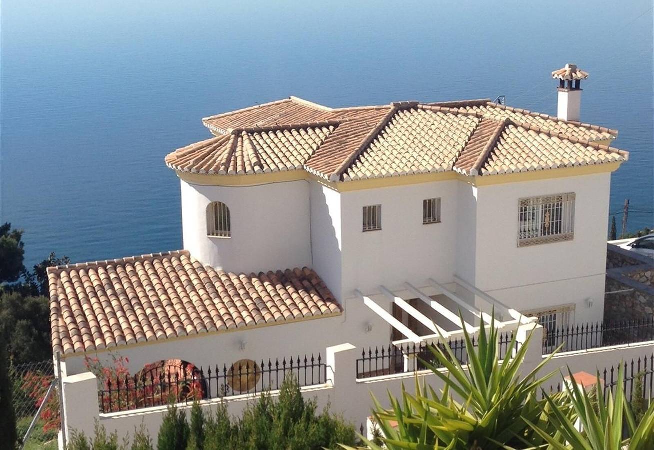 Villa "Tango" with Wi-Fi, Pool, Garden & Whirpool in Salobreña, Costa Tropical