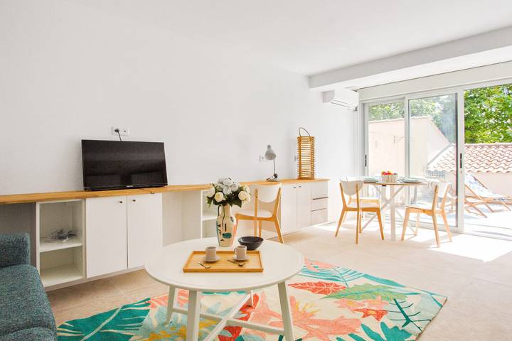 Gîte pour 4 personnes, avec Terrasse dans Plage des Sablettes