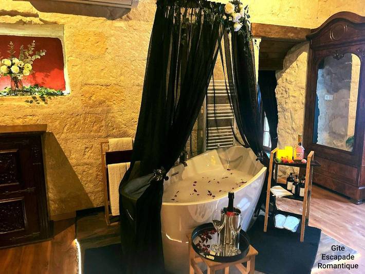 Gîte pour 2 personnes dans Les Roches-l'Évêque - 3
