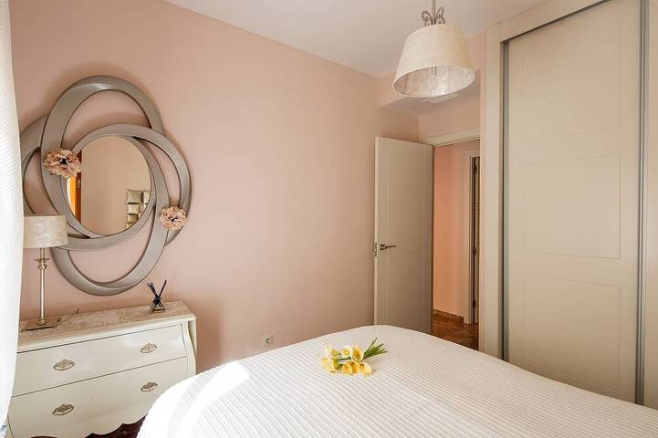 Apartamento entero, Santa Cruz. 3 dormitorios, 2 baños in Casco Antiguo, Sevilla