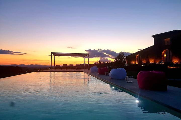 Villa für 10 Personen, mit Garten und Balkon sowie Whirlpool