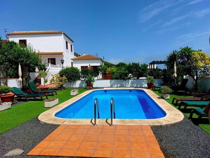 Ferienhaus für 3 Personen, mit Terrasse und Garten sowie Pool und Ausblick