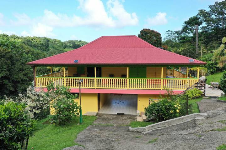 Gîte pour 4 personnes, avec terrasse à Gros Morne (homonymie)