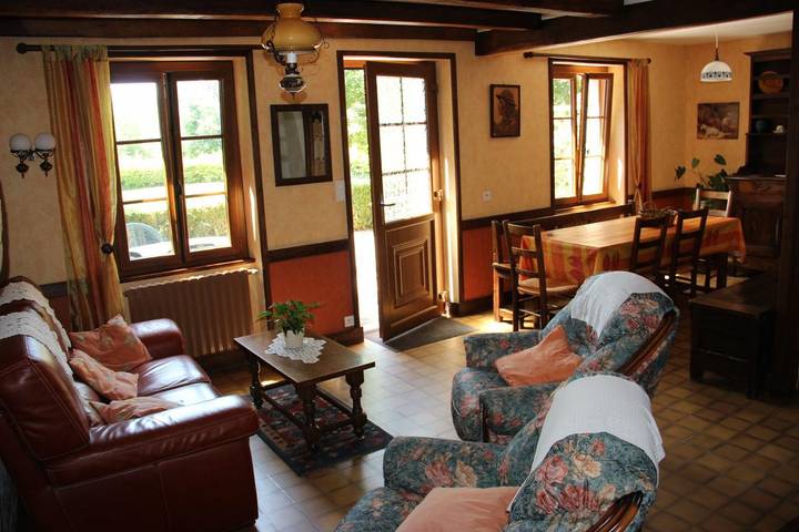 Gîte pour 4 personnes, avec jardin dans Theix-Noyalo - 2