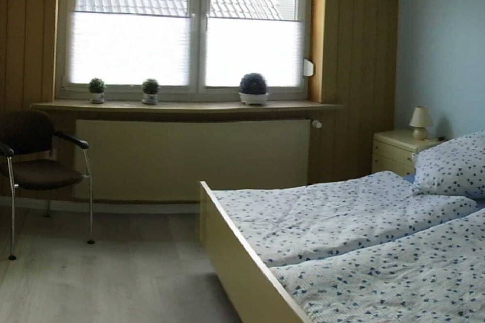 Ganze Wohnung, Beim Eismann, Deutschland in Pahlen, Eider-Treene-Sorge