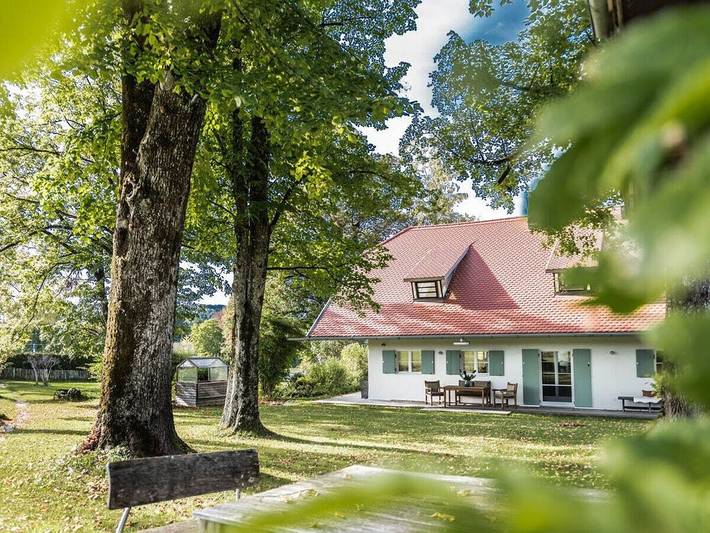 Ferienhaus für 8 Personen, mit Balkon und Whirlpool sowie Terrasse und Garten in Bad Tölz