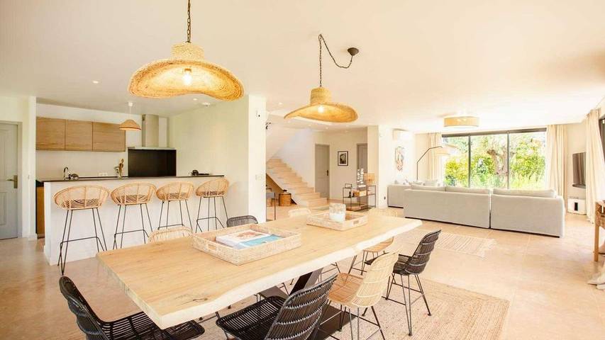 Location de vacances pour 10 personnes, avec piscine et balcon/terrasse à Saint-Tropez