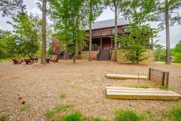 Log Cabin for 28 Guests in Broken Bow, Broken Bow Lake, Picture 3