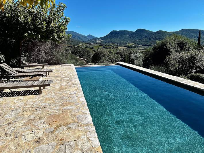 Location de vacances pour 10 personnes, avec Jardin à Roche-Saint-Secret-Béconne