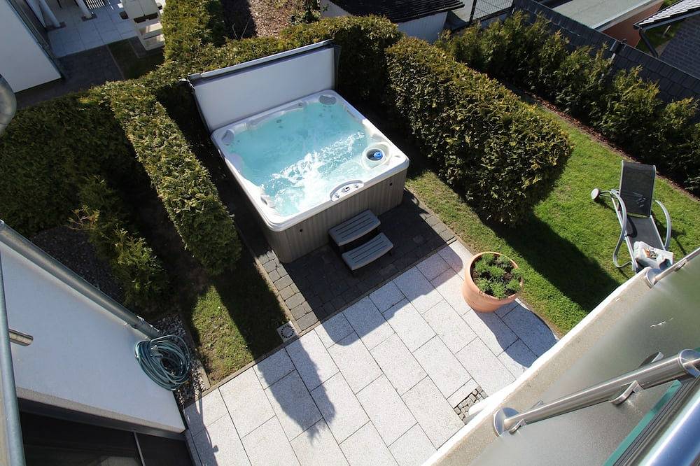 Casa Fortuna Comfort mit Seeblick, Whirlpool, Sauna und eingezäuntem Garten in Göhren-Lebbin, Fleesensee
