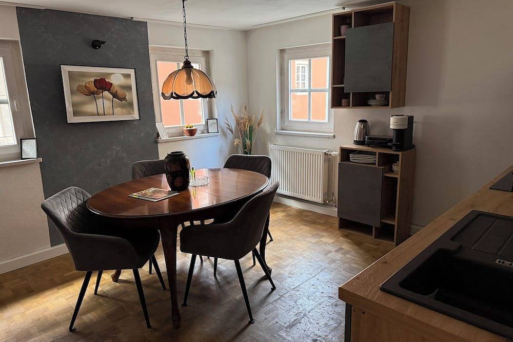 Ganze Wohnung, Deluxe Appartment mit drei Schlafzimmern und seperater Küche in Rothenburg ob der Tauber, Taubertal