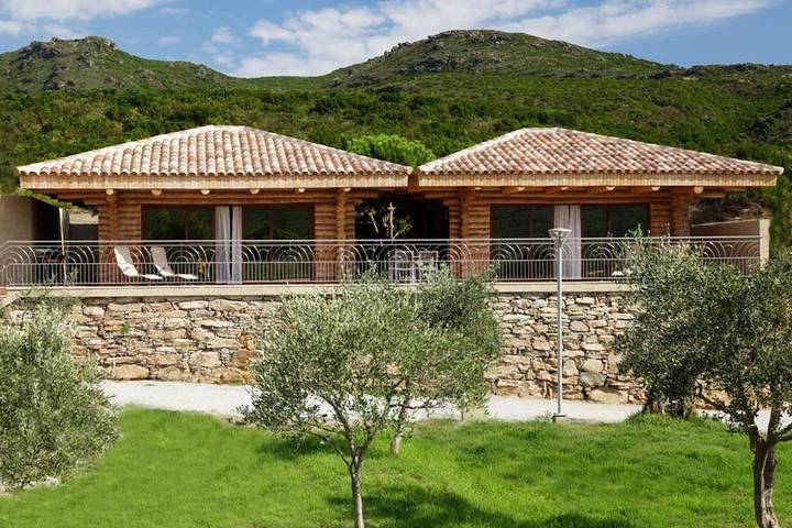 Location de vacances pour 4 personnes, avec vue ainsi que piscine et jardin, animaux acceptés à Pietracorbara - 4