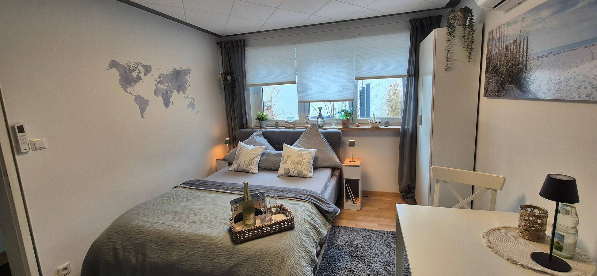 Ganze Wohnung, Ferienwohnung 'Am Hohentwiel' mit Bergblick, privater Terrasse und Wlan in Singen, Hegau