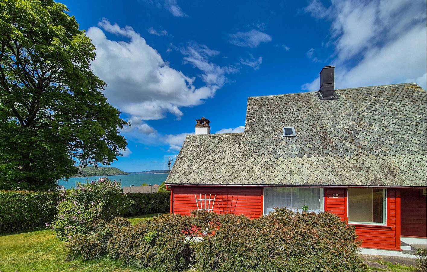 Ferienhaus für 8 Personen mit Garten in Fitjar