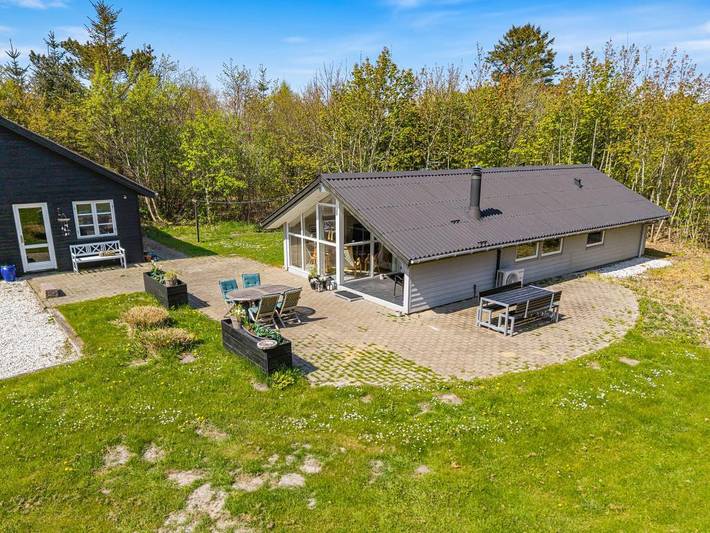 Friedlich gelegenes Ferienhaus mit Garage, 1 Hund erlaubt in Lodbjerg Hede, Ringkøbing