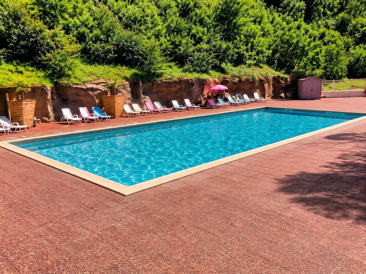 Acogedor Bungalow en Saint-Chéron con piscina in Saint-Chéron, Essonne
