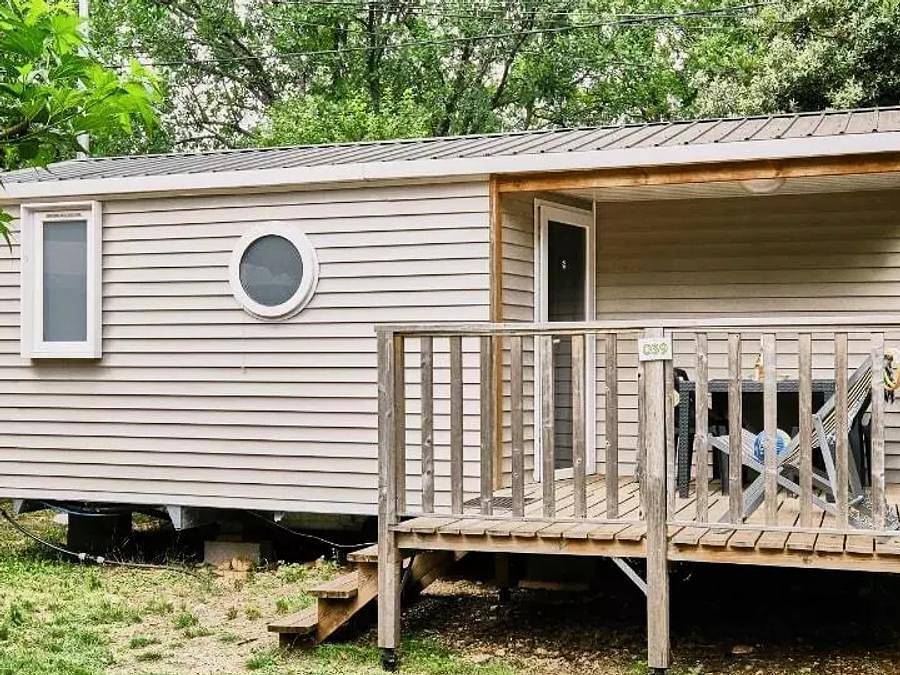 Camping Domaine des Chênes Blancs Pausado - Mobilhome 4 personas - Cosy Mobile-Home 3 Habitaciones 4 Personas Aire Acondicionado in Saint-Saturnin-lès-Apt, Parque natural regional del Luberon