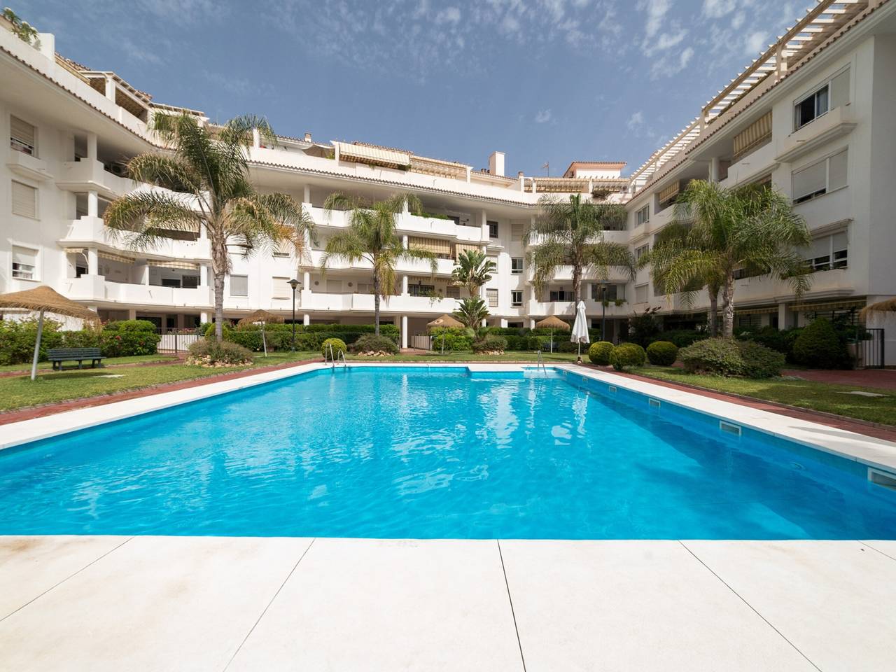 Appartement entier, Penthouse contemporain à Torremolinos avec terrasse et piscine, à deux pas de la plage in La Carihuela, Torremolinos