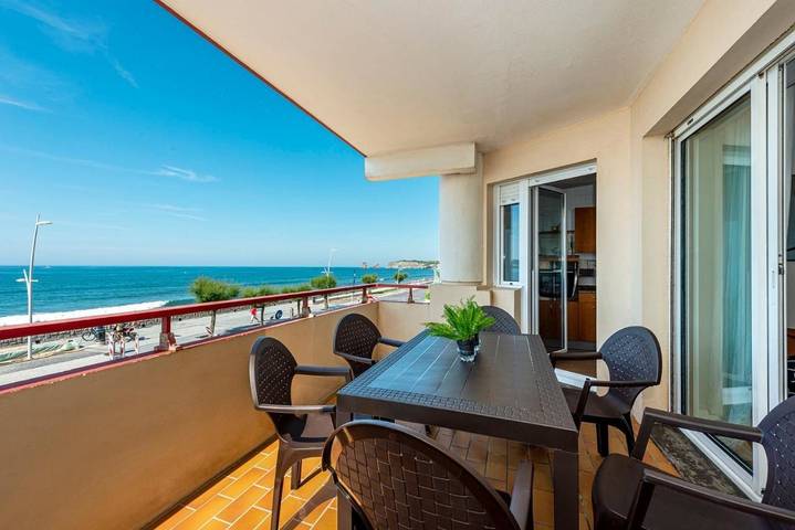 Location de vacances pour 6 personnes, avec terrasse et vue à Hendaye