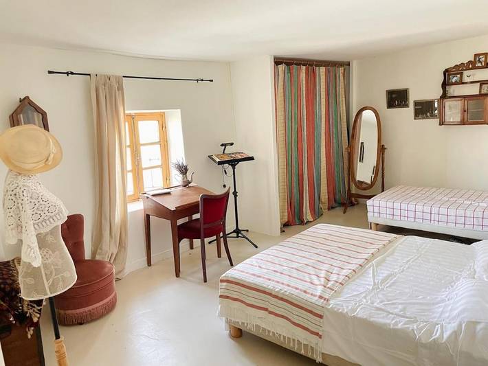 Location de vacances pour 10 personnes, avec piscine et bassin pour enfant ainsi que jacuzzi et balcon, adapté aux familles à Salles-sous-Bois - 4