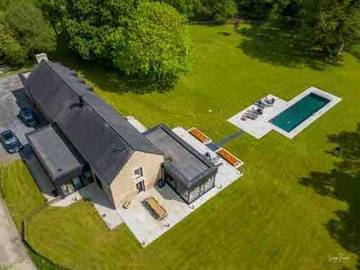 Cottage pour 10 personnes, avec vue et jardin ainsi que terrasse et piscine, animaux acceptés à Plélan-le-Petit