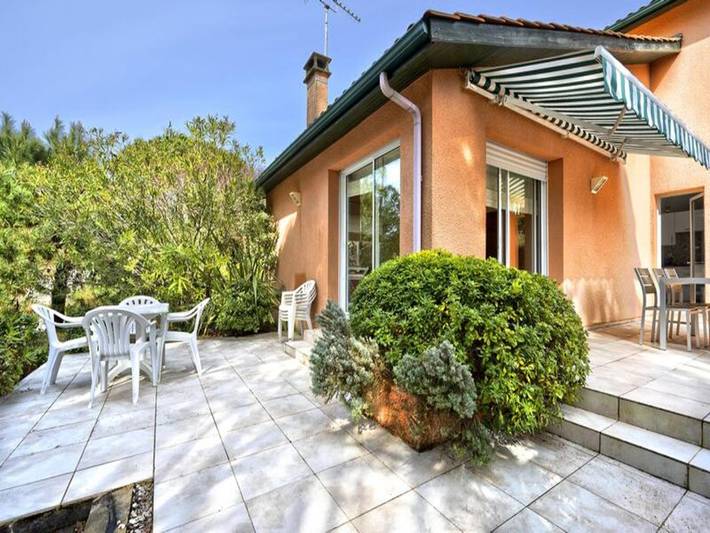 Location de vacances pour 8 personnes, avec piscine et jardin dans Pyla-sur-Mer