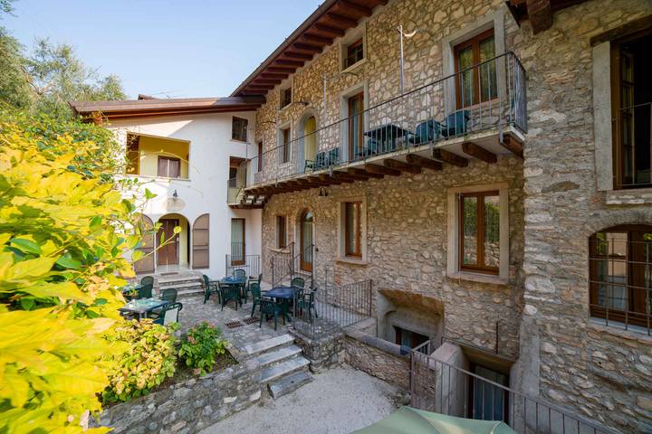 Ganze Ferienwohnung, Ferienwohnung mit Klimaanlage, WLAN und Pool in Maderno, Toscolano-Maderno