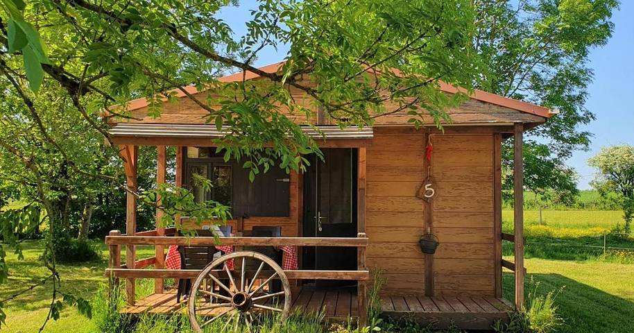 Gîte pour 5 personnes, avec terrasse ainsi que jardin et vue, animaux acceptés à Fay-en-Montagne