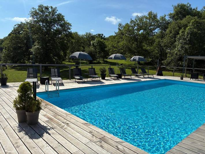 Location de vacances pour 2 personnes, avec terrasse ainsi que jardin et piscine à Padirac - 3