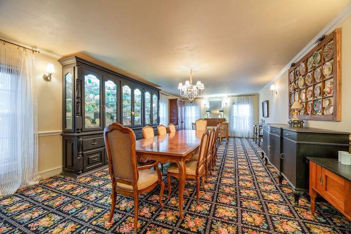 Vacation rental for 24 people, with yard and balcony in Fort Worth