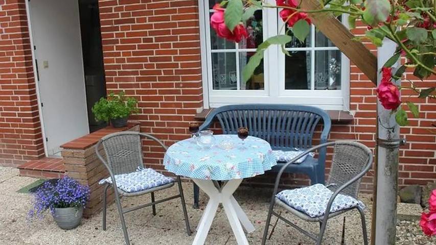 Ferienhaus für 3 Personen, mit Terrasse und Garten in Emden