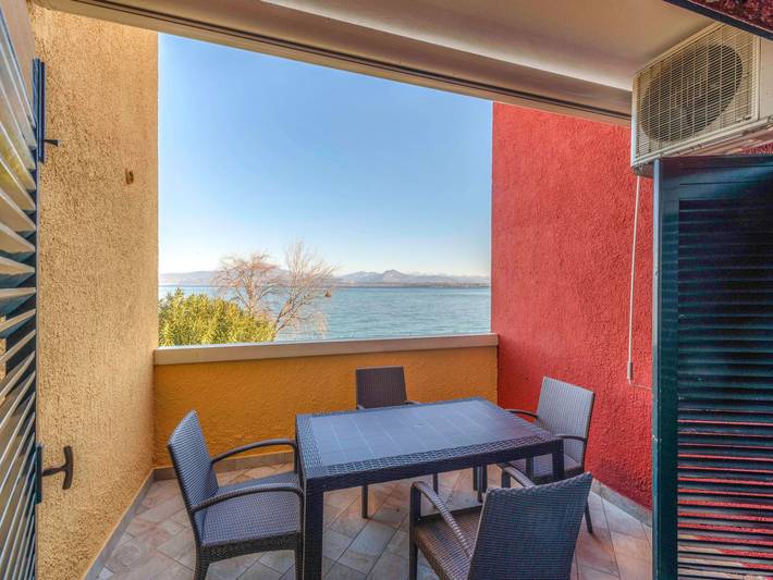 Appartamento per 5 persone, con giardino e vista lago a San Benedetto (Peschiera del Garda)