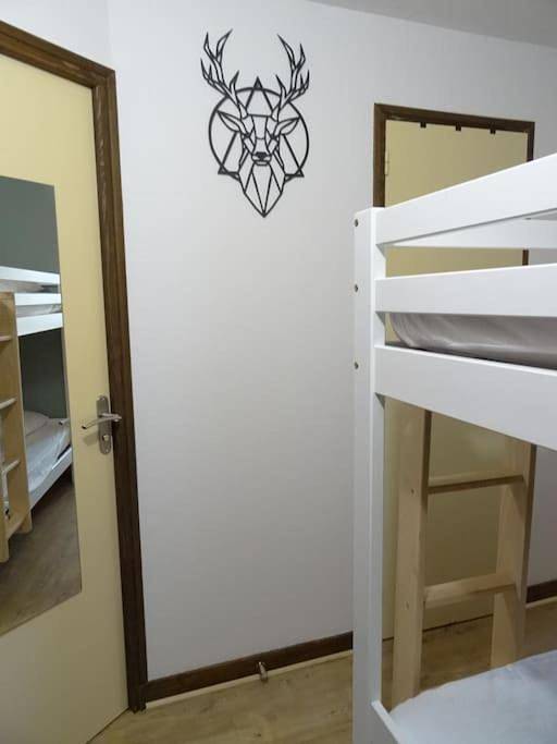 Appartement entier, One-Bedroom Apartment in Mijoux, Parc naturel régional du Haut-Jura