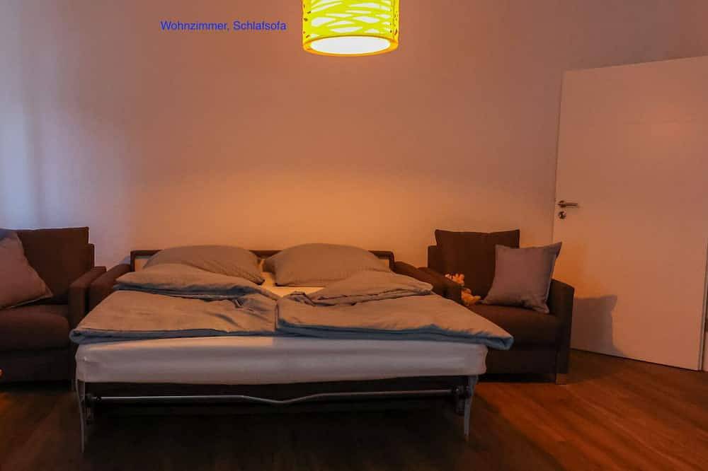 Ganze Wohnung, Freundliche Ferienwohnung in Citylage mit Terrasse und Parkplatz in Tollensesee, Neubrandenburg