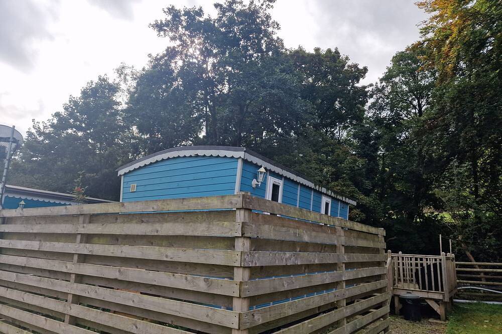 Cabin - Sleeps 2 hot tub & parking in Powys