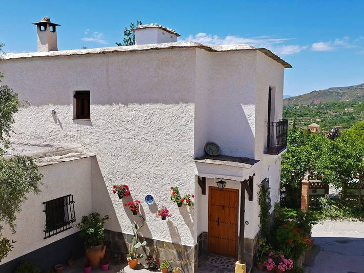 Casa rural para 8 personas, con Balcón y Terraza además de Jardín y Piscina en Yegen