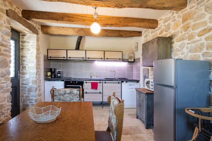 Maison 'Gite Figuier Et Vignes' avec piscine partagée, terrasse privée et Wi-Fi in Saint-Sauveur-de-Cruzières, Ardèche
