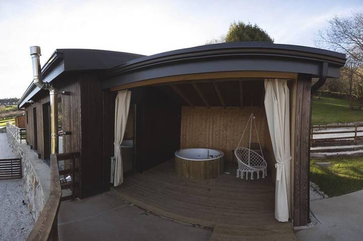 Gîte pour 4 personnes, avec Balcon ainsi que Jacuzzi et Jardin