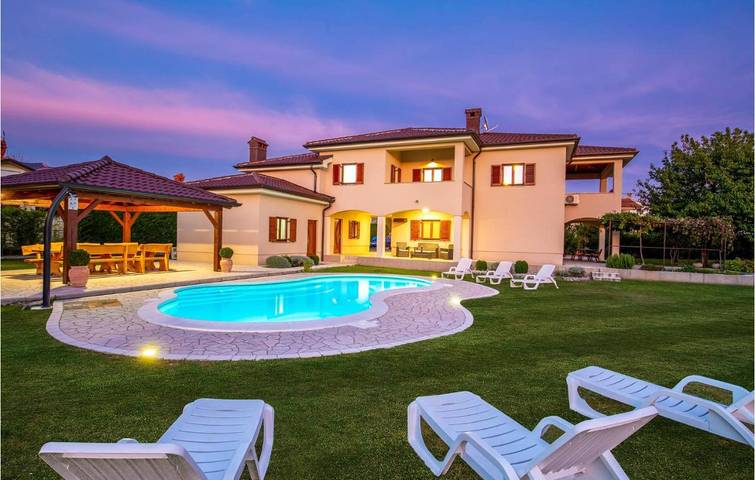 Ferienhaus für 10 Personen, mit Pool