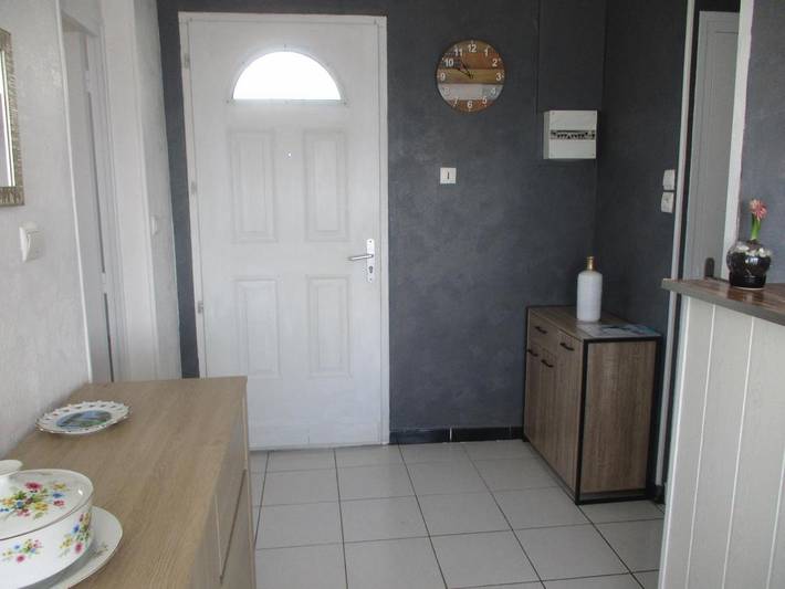 Gîte pour 4 personnes, avec vue ainsi que vue sur le lac et terrasse à La Tour-d'Auvergne - 2