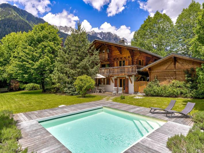 Chalet pour 12 personnes, avec Balcon et Jacuzzi ainsi que Terrasse et Jardin à Chamonix-Mont-Blanc