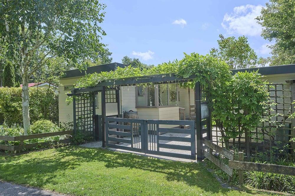 Vakantiehuis met grote tuin nabij het strand in Goedereede, Goeree-Overflakkee