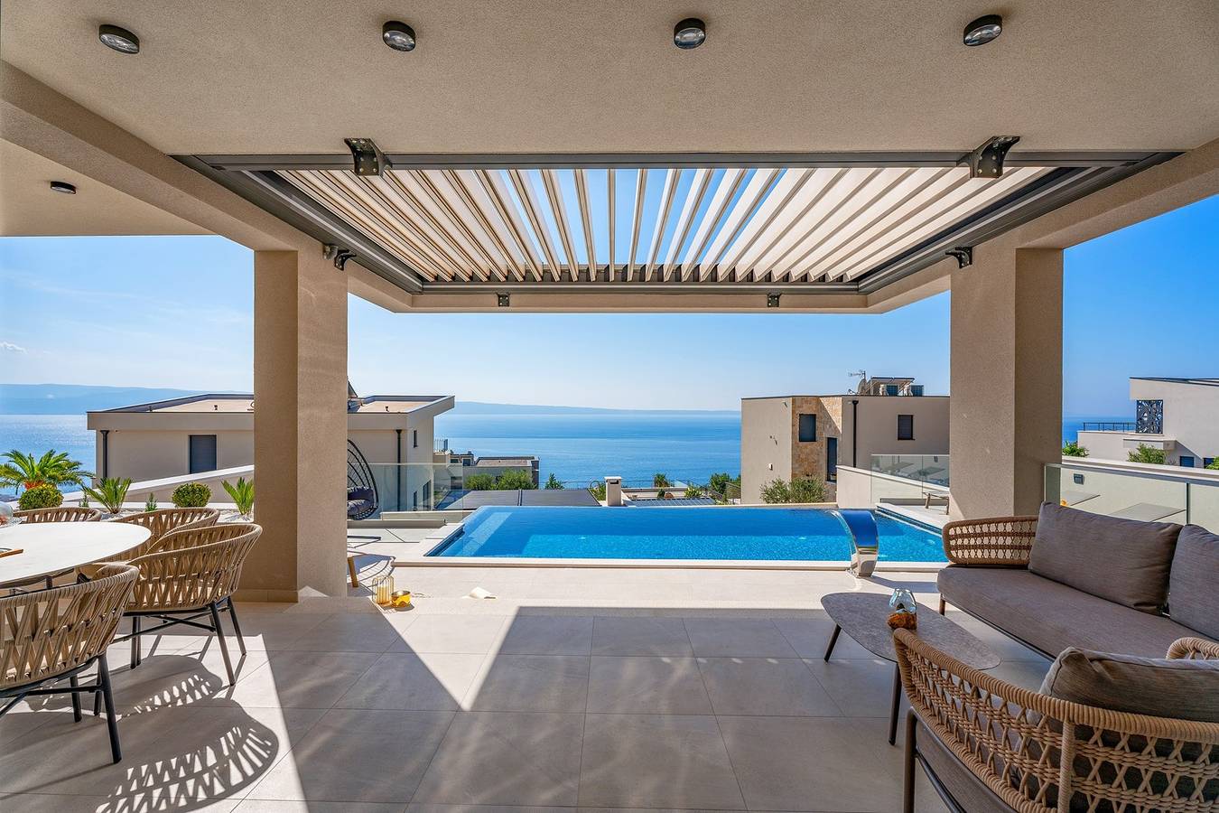 Luxuriöse 5-Schlafzimmer-Villa Princess Korina mit beheiztem Pool, Billardtisch, Sauna und Whirlpool in Podstrana, Split-Dalmatien